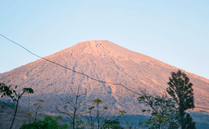 Gunung Rinjani Permata Lombok yang Megah