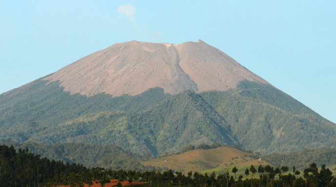 Gunung Slamet Keanggunan Jawa Tengah