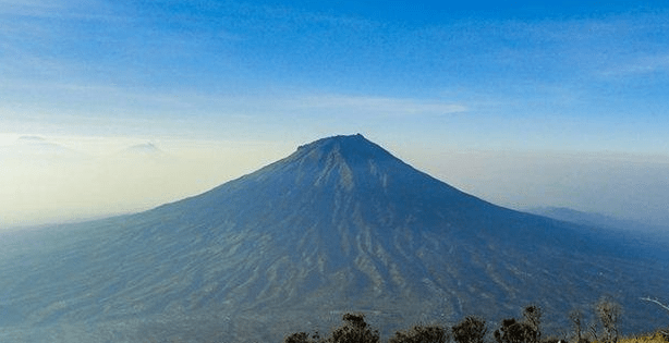 Gunung Sumbing Pesona Gunung di Jantung Jawa